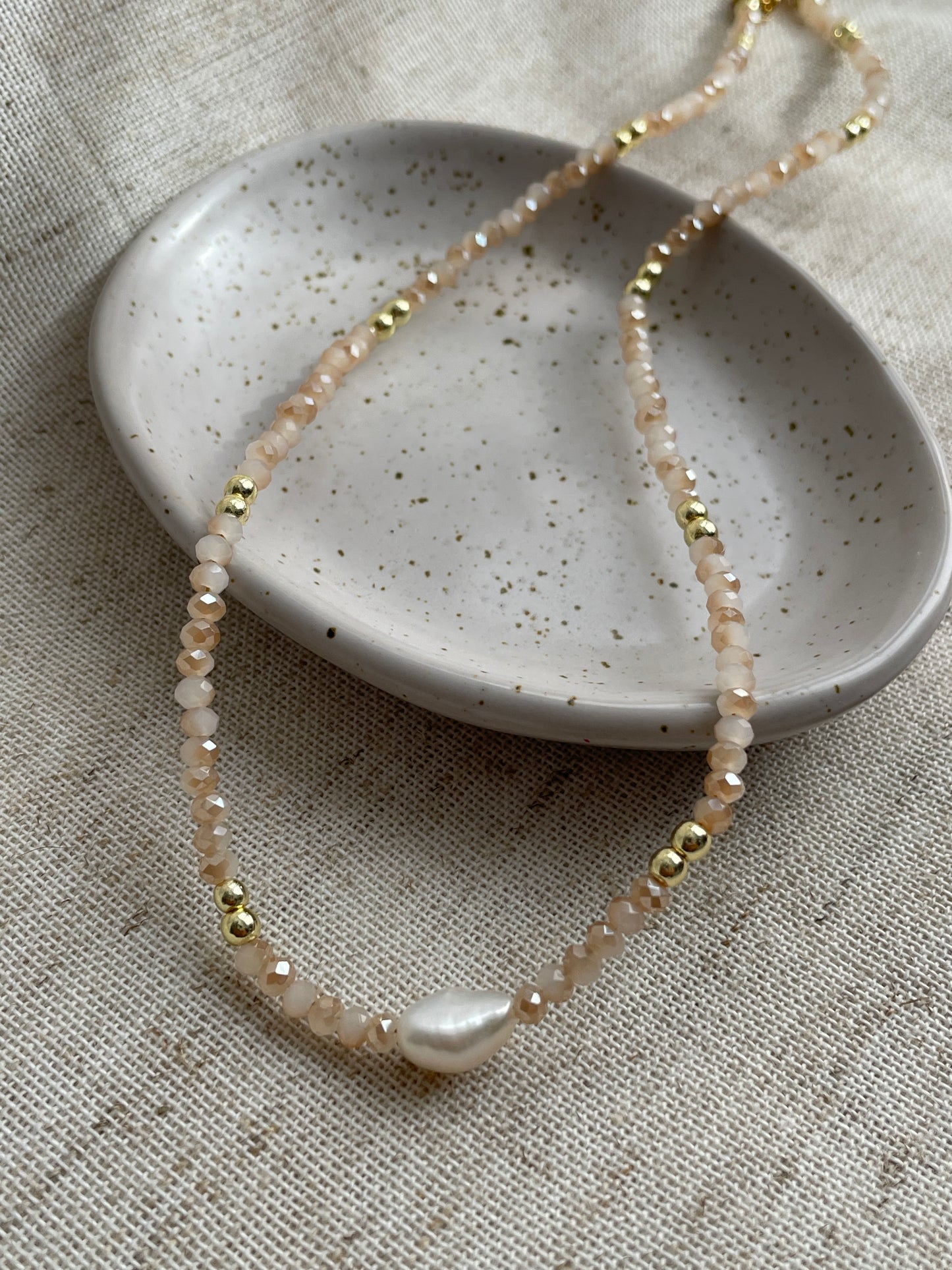 Faux pearls beaded necklace