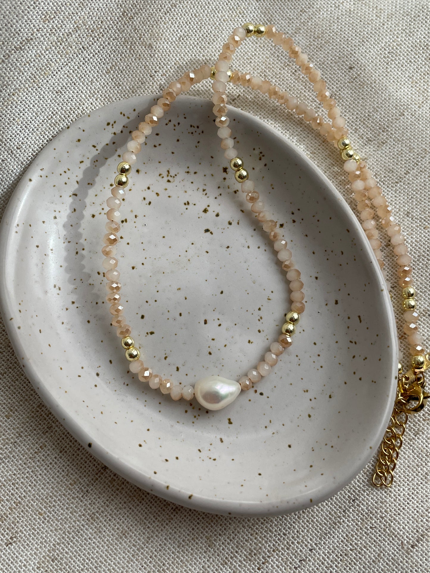 Faux pearls beaded necklace