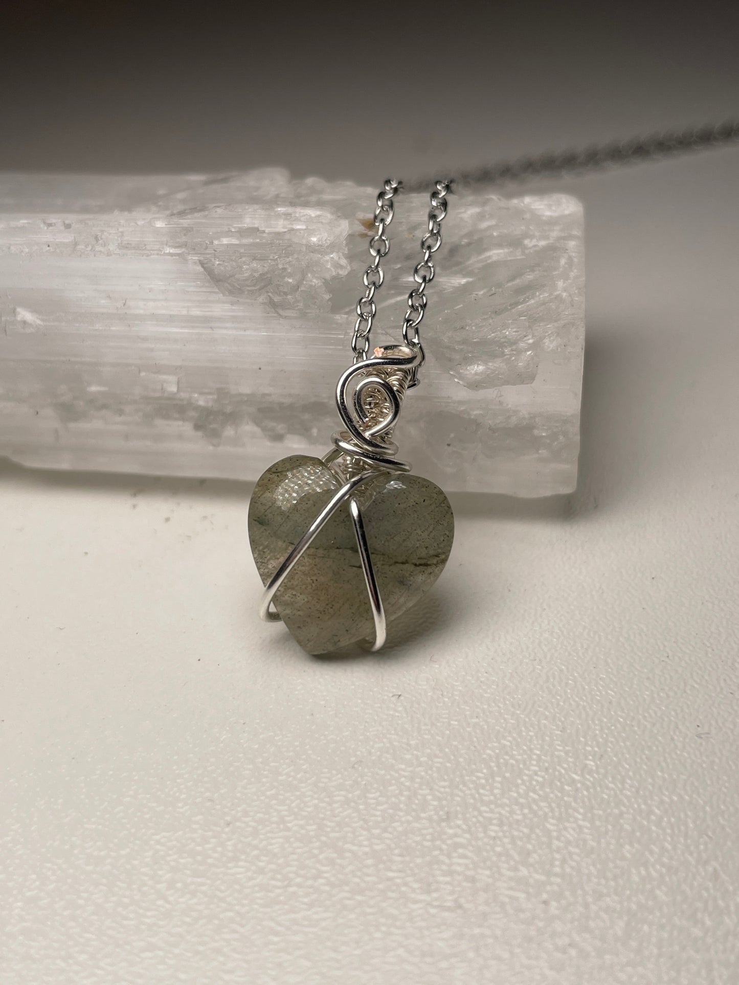 Labradorite heart pendant (silver)