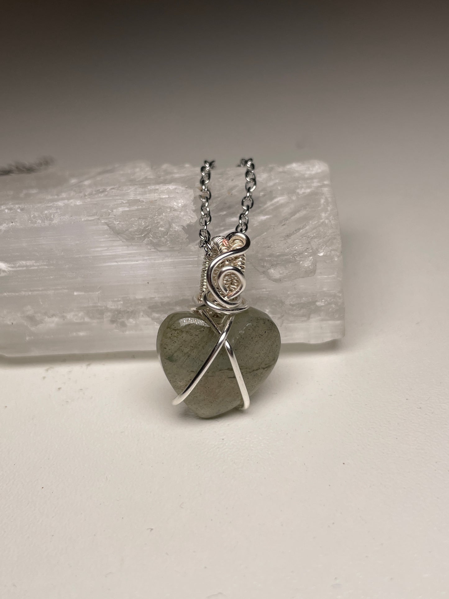 Labradorite heart pendant (silver)