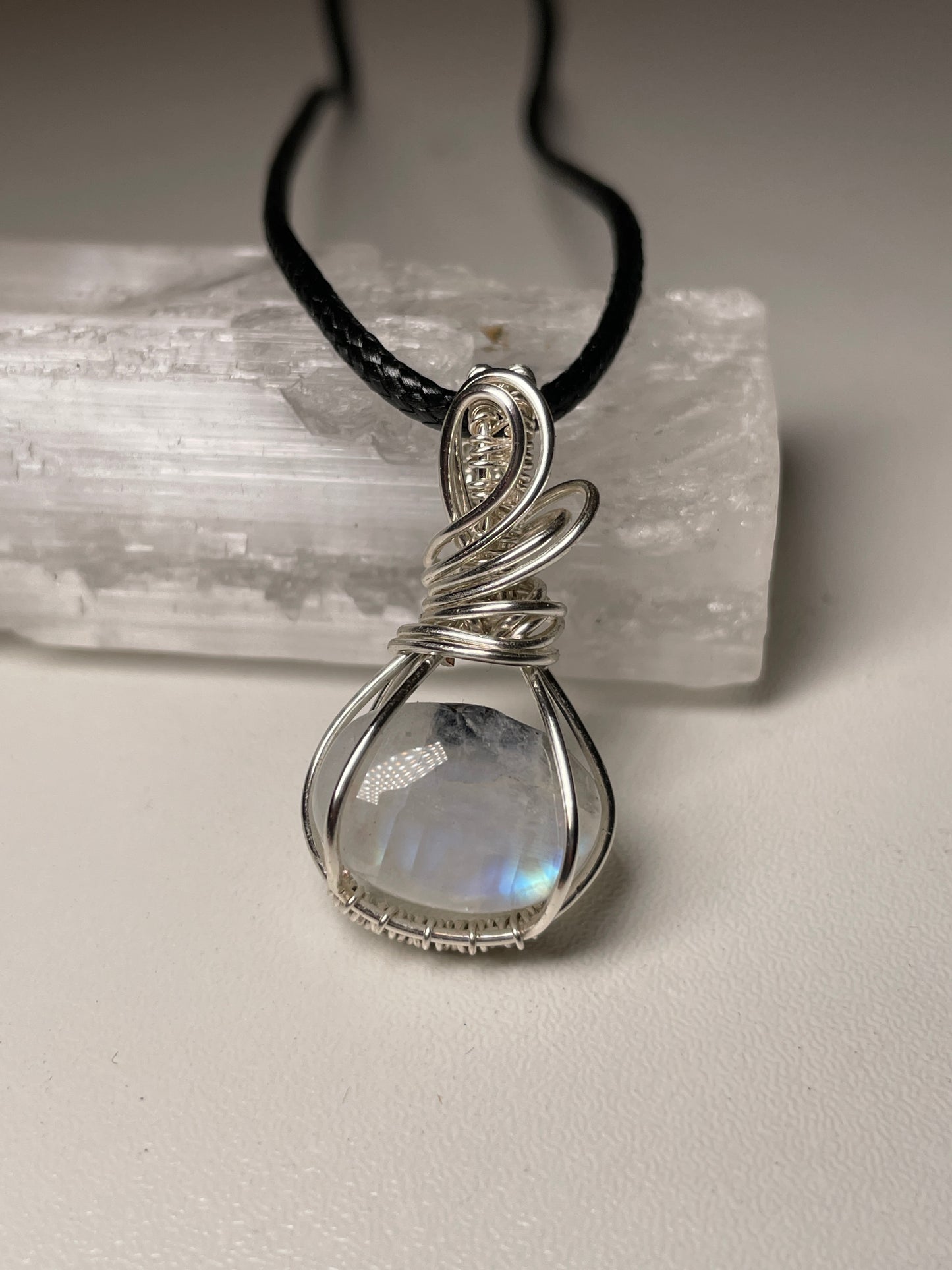 Moonstone pendant (silver)