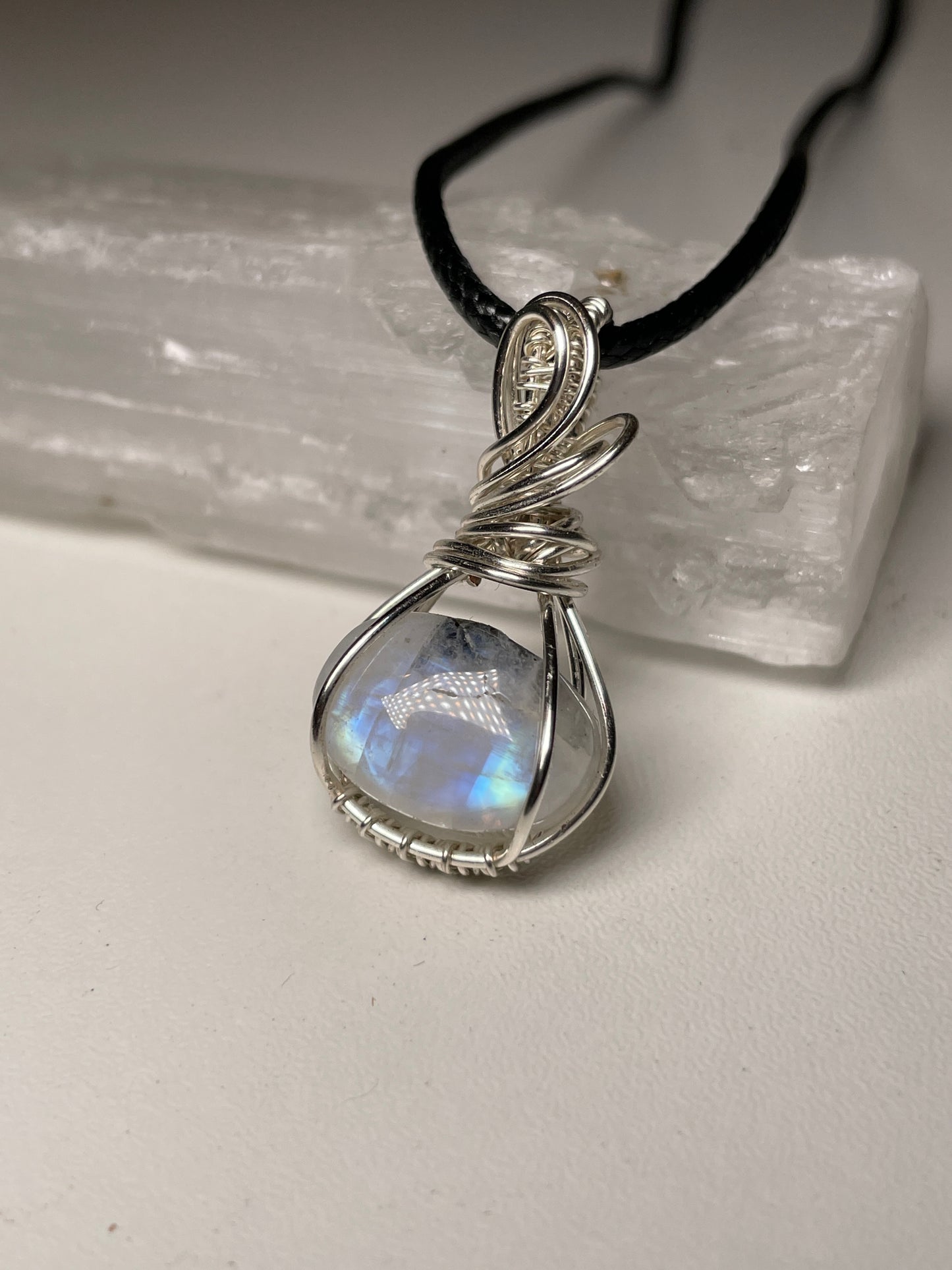 Moonstone pendant (silver)