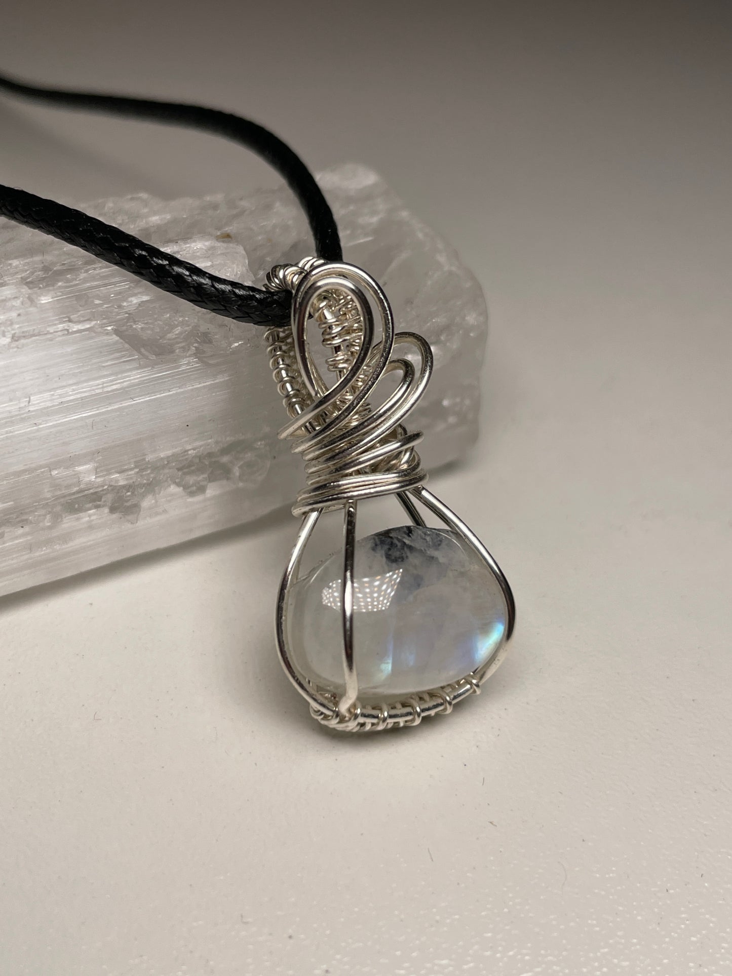 Moonstone pendant (silver)