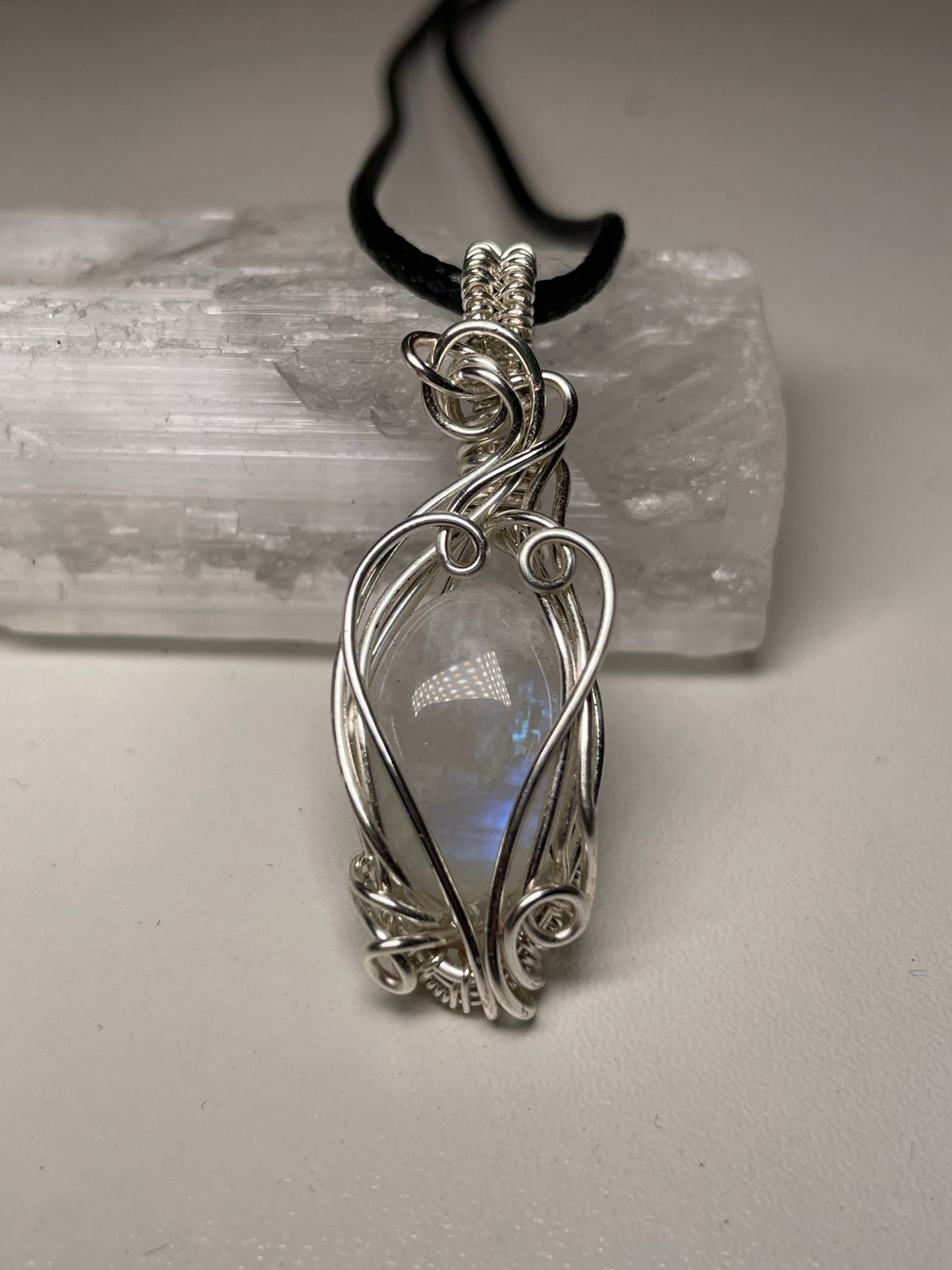 Moonstone pendant (silver)