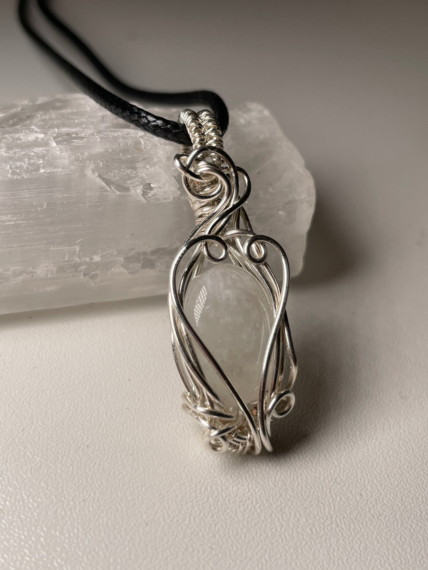 Moonstone pendant (silver)