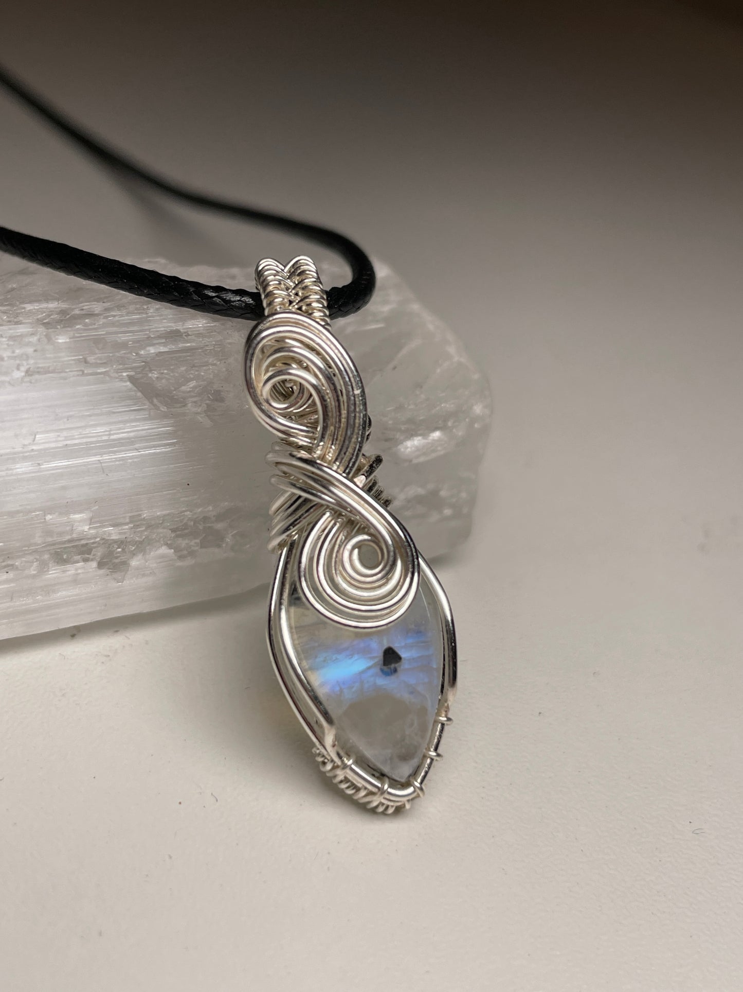 Moonstone pendant (silver)