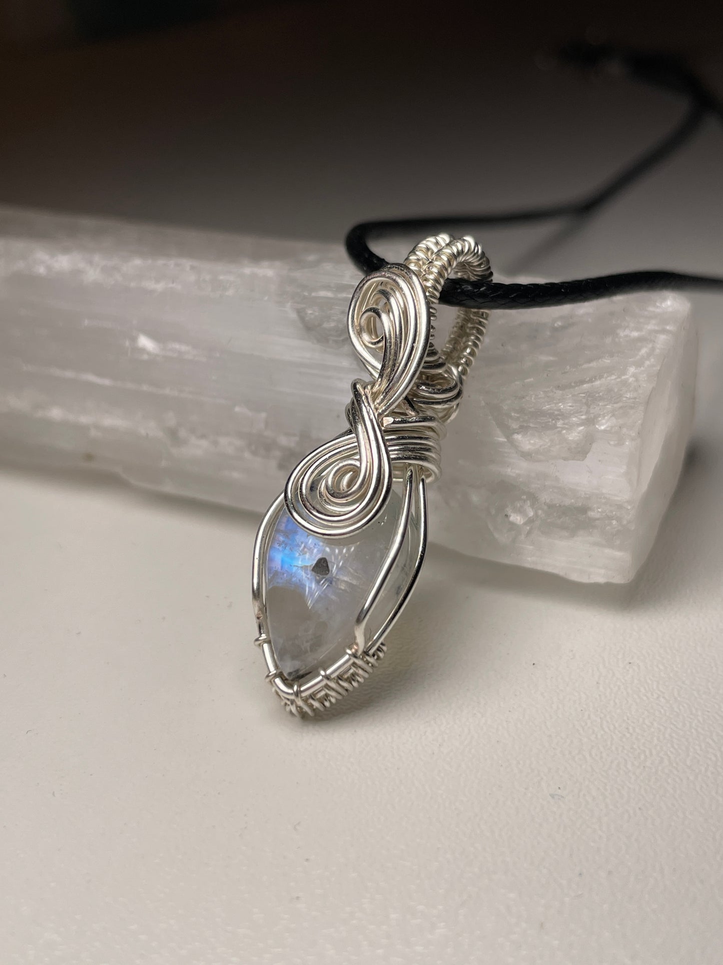 Moonstone pendant (silver)