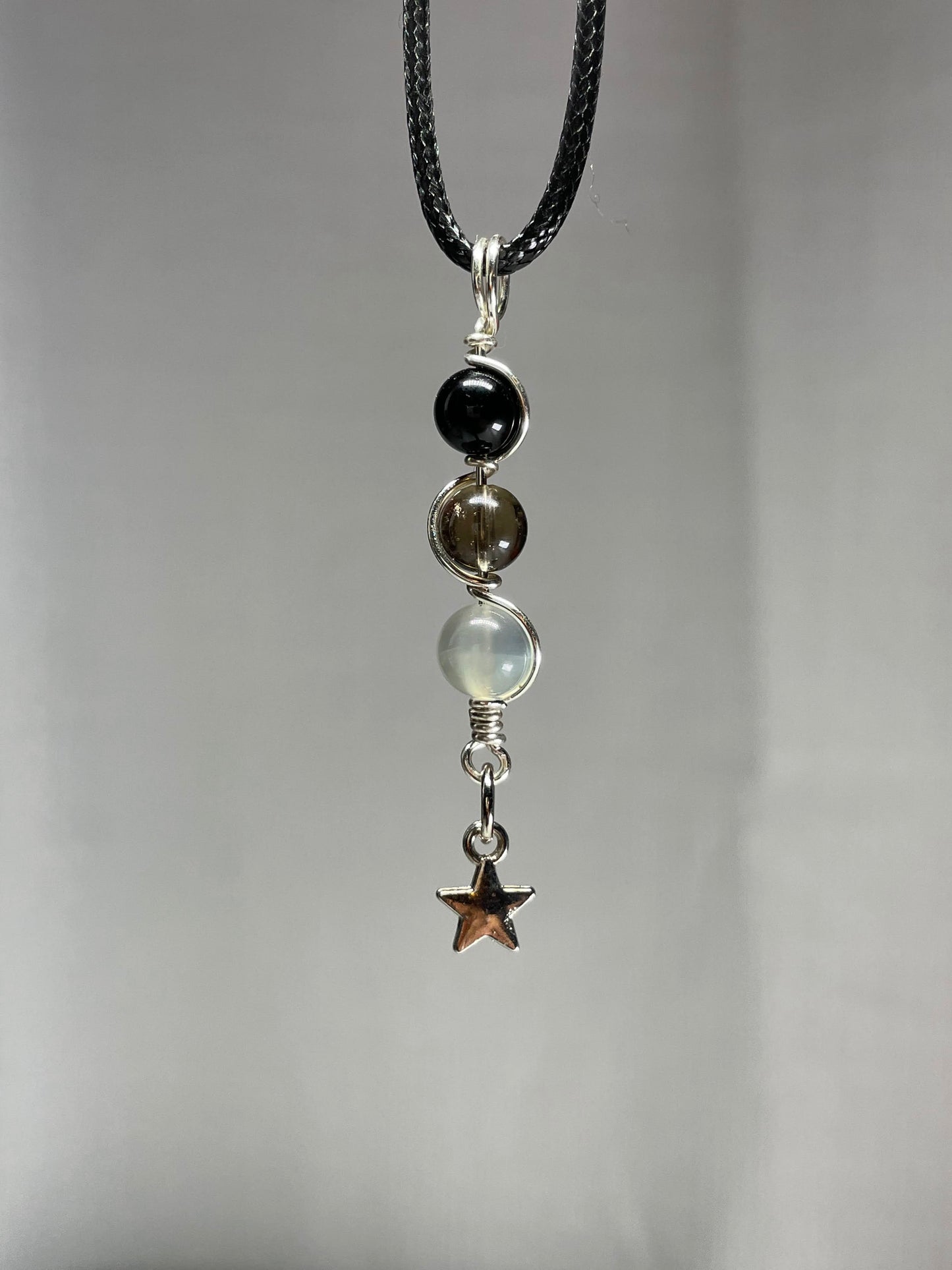 3- bead pendant with star