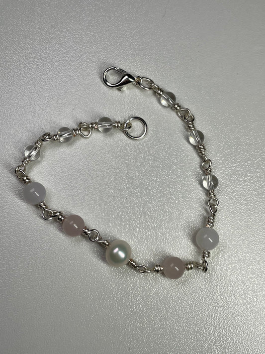 Pearl and rose quartz wire bracelet