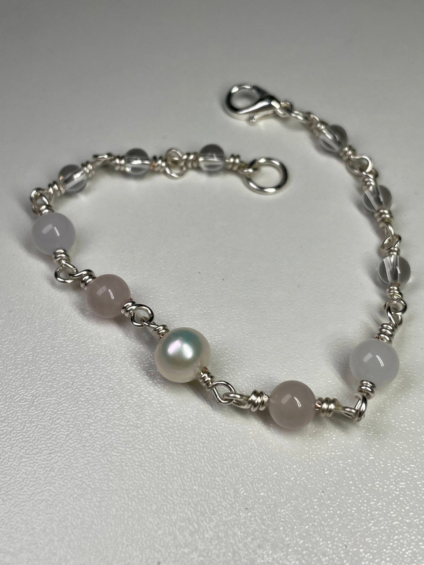 Pearl and rose quartz wire bracelet